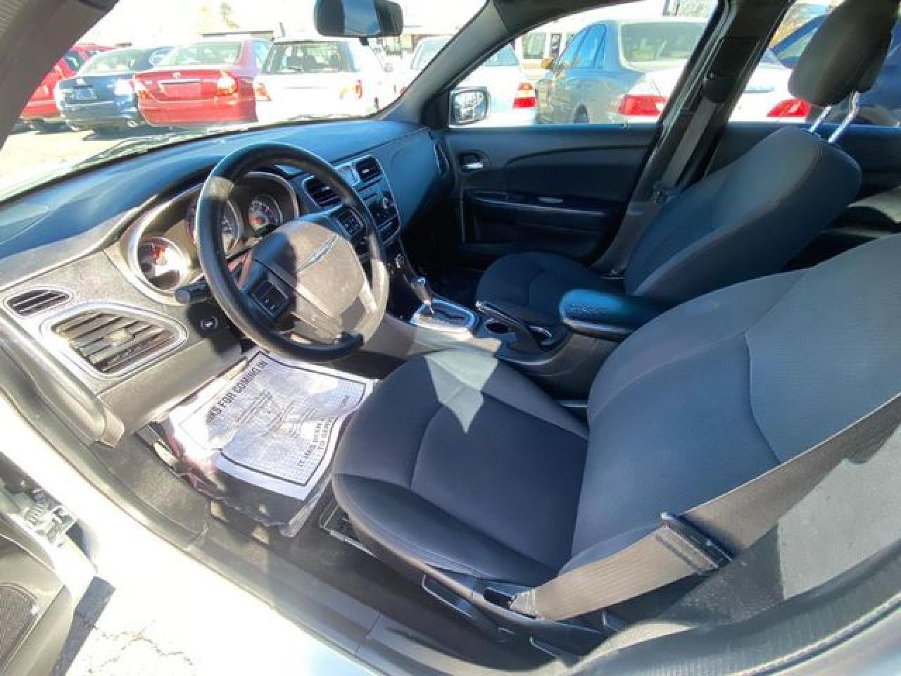 2014 Chrysler 200 VIN 1C3CCBAB9EN231011 photo 7