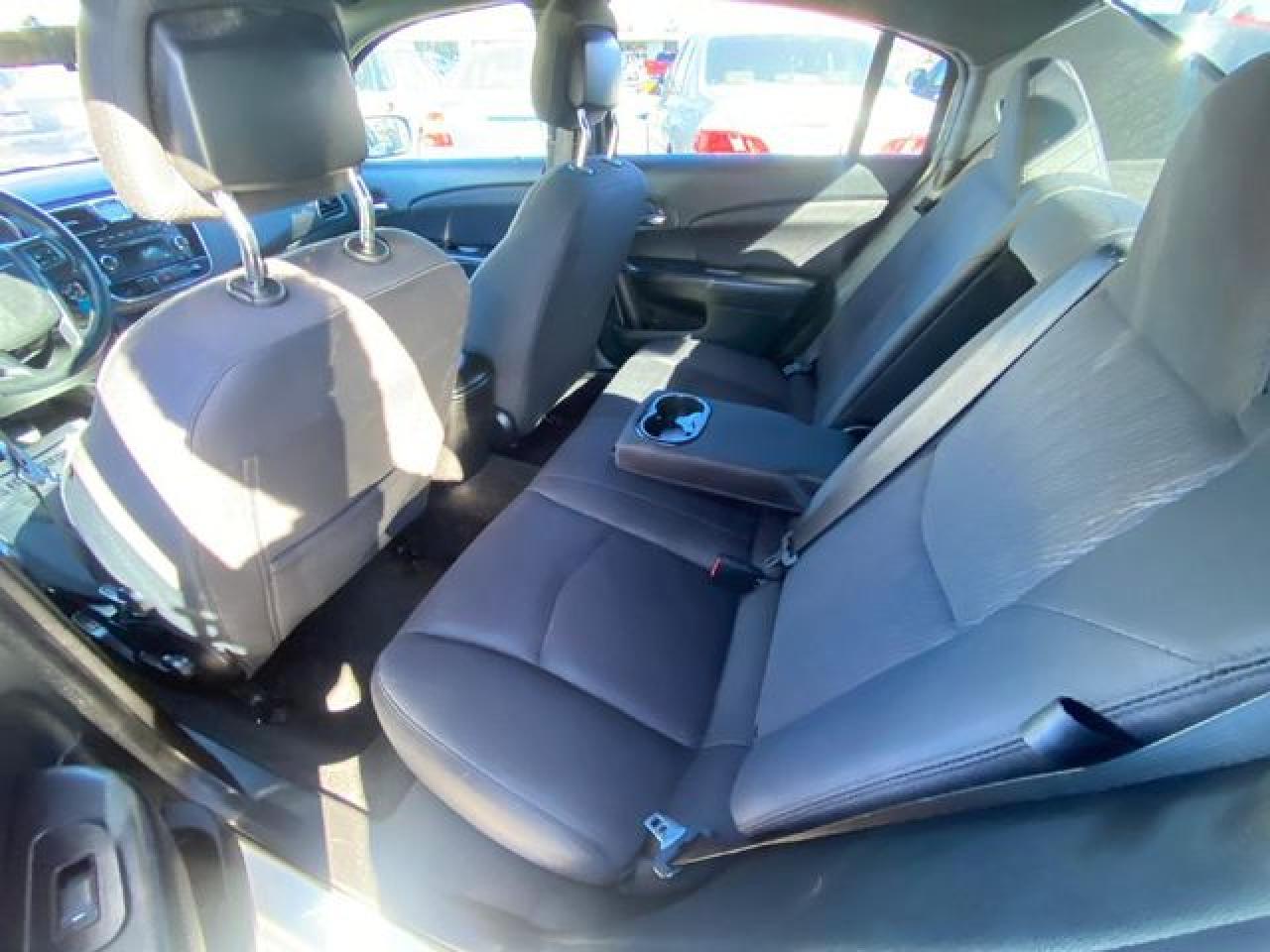 2014 Chrysler 200 VIN 1C3CCBAB9EN231011 photo 9