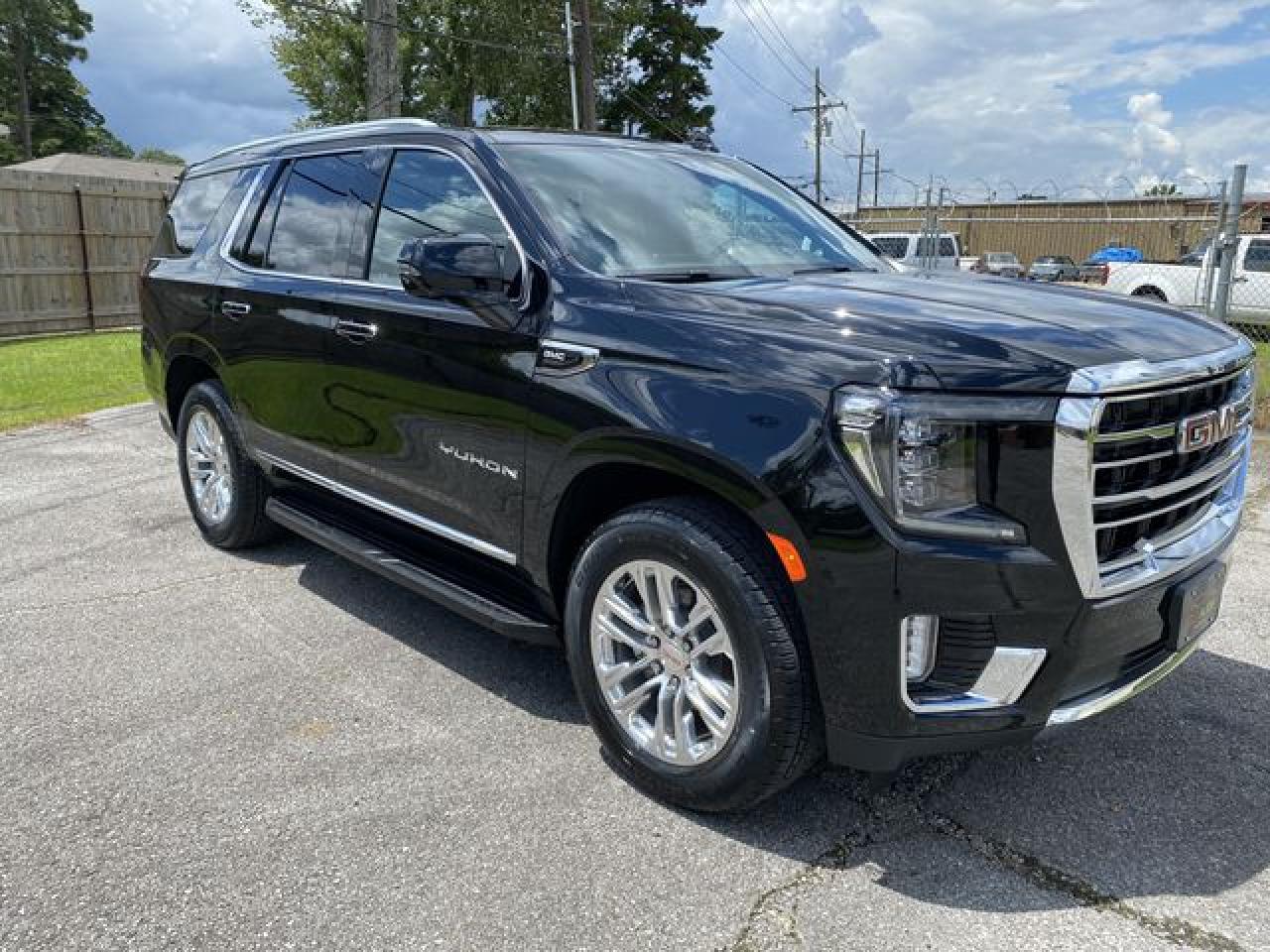2022 GMC Yukon VIN 1GKS1BKD9NR281675 photo 4