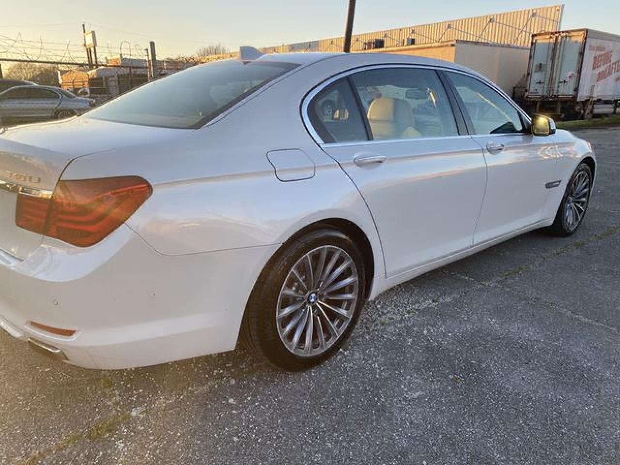 2012 BMW 7 series VIN WBAKB4C54CC575428 photo 5