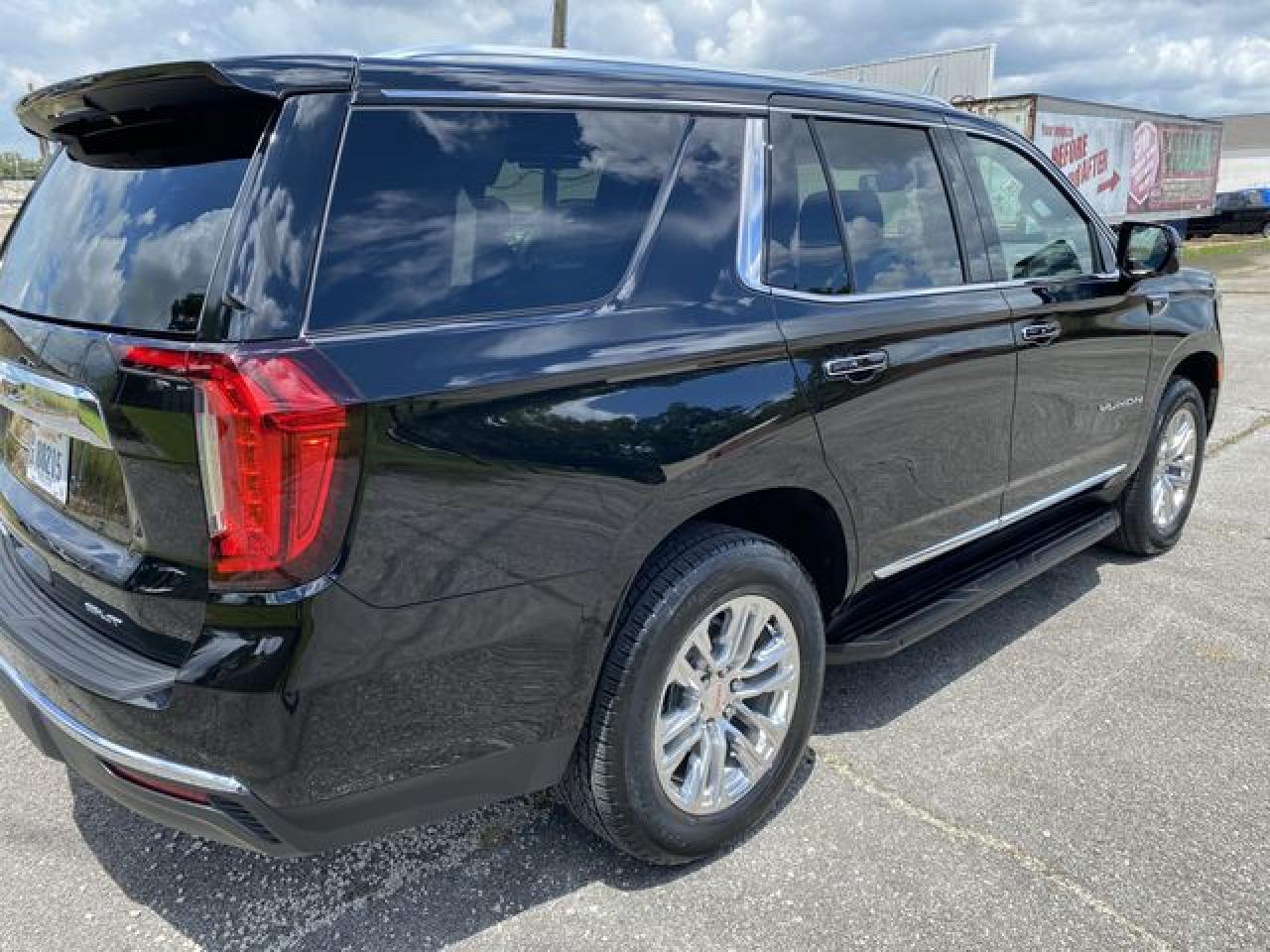 2022 GMC Yukon VIN 1GKS1BKD9NR281675 photo 6