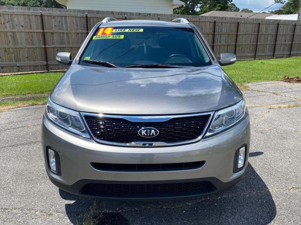 2014 Kia Sorento VIN 5XYKTCA66EG535520 photo 2