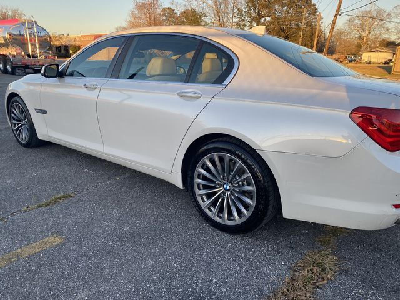 2012 BMW 7 series VIN WBAKB4C54CC575428 photo 8