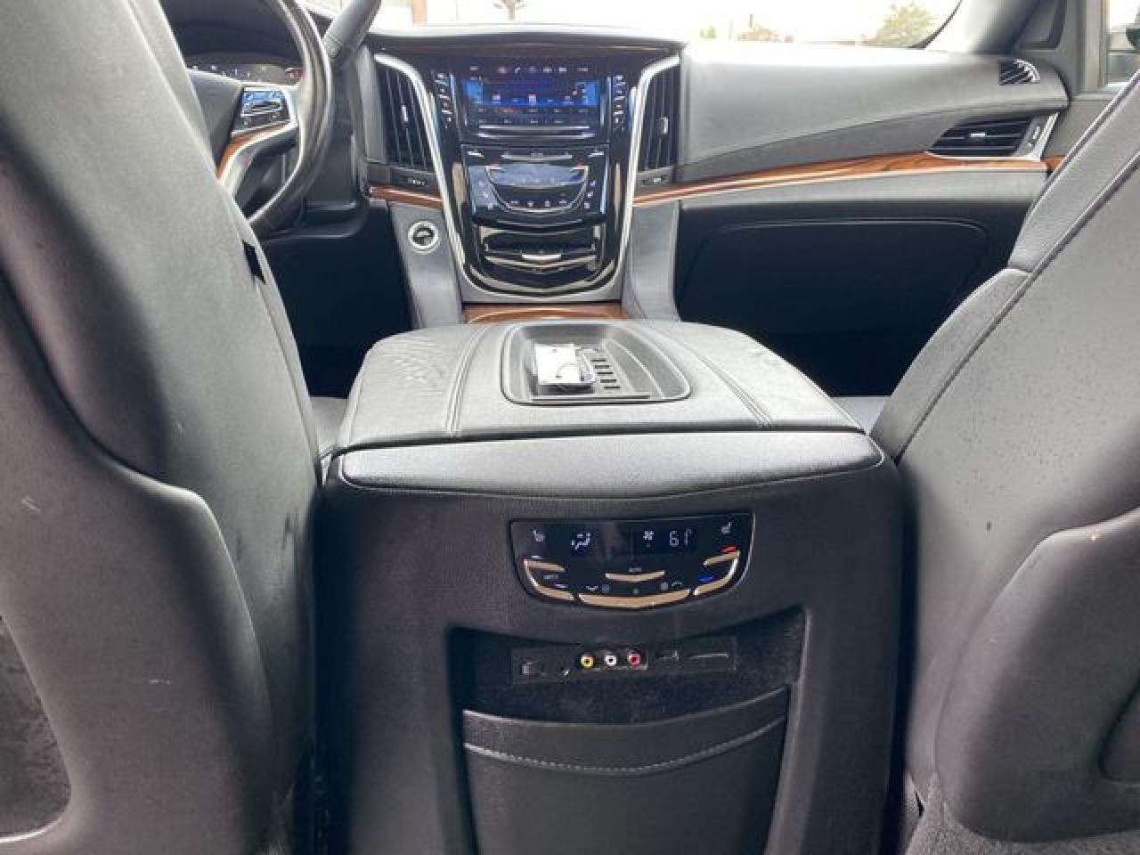 2016 Cadillac Escalade VIN 1GYS3CKJ9GR439446 photo 12