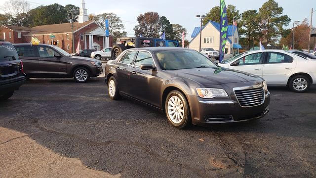 2013 Chrysler 300 VIN 2C3CCAAG2DH647480 photo 3