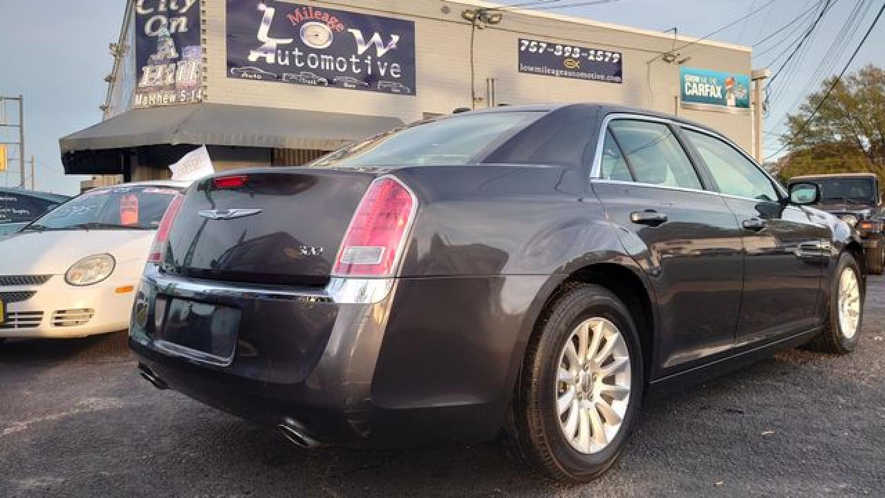 2013 Chrysler 300 VIN 2C3CCAAG2DH647480 photo 2