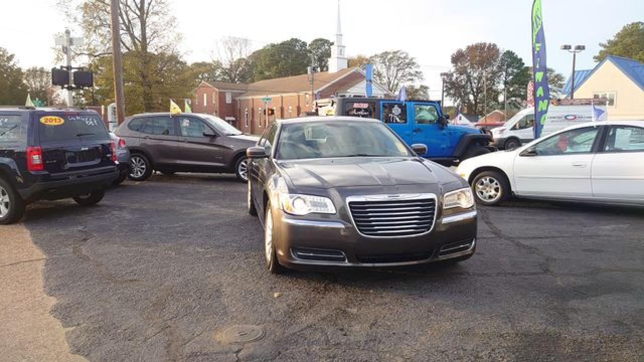 2013 Chrysler 300 VIN 2C3CCAAG2DH647480 photo 4