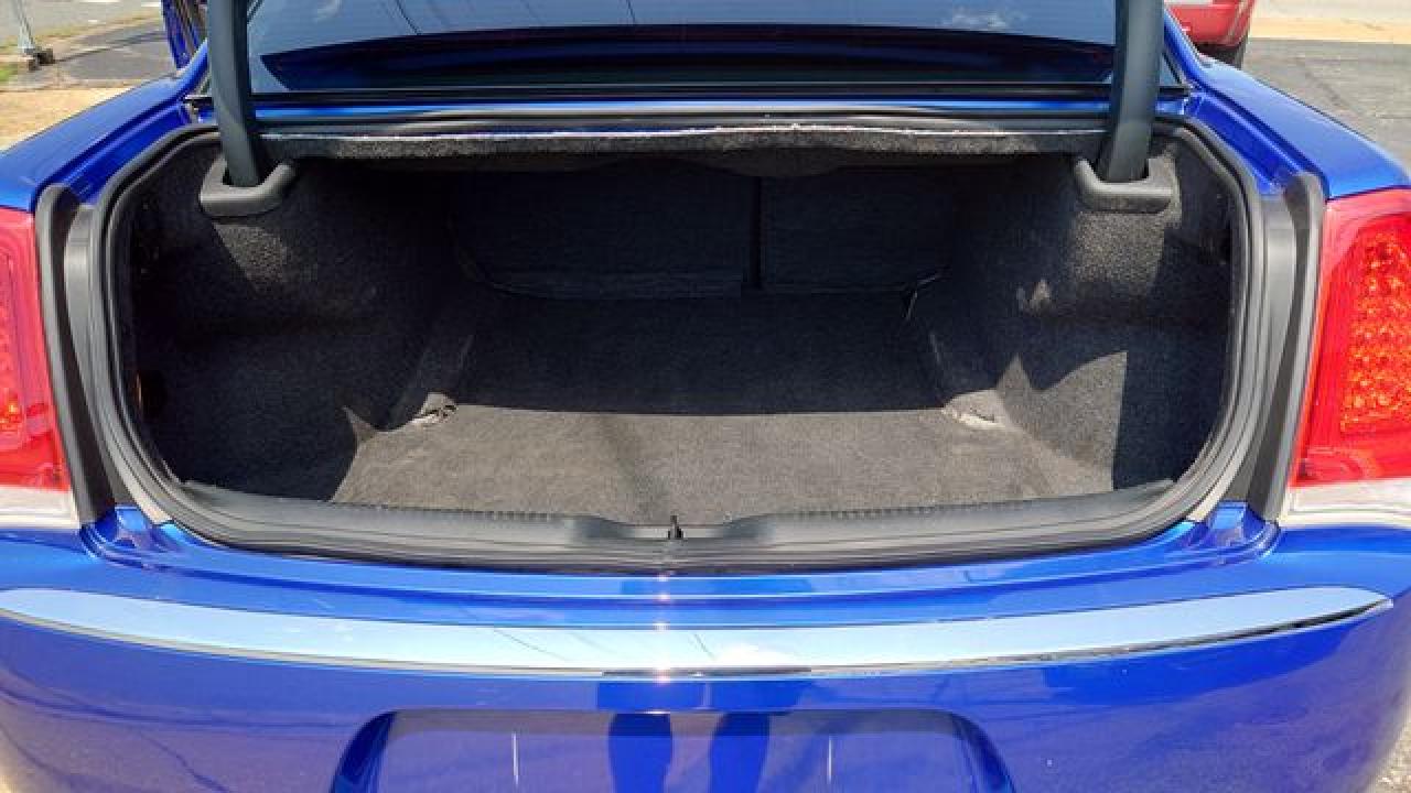 2018 Chrysler 300 VIN 2C3CCAAG5JH191244 photo 9