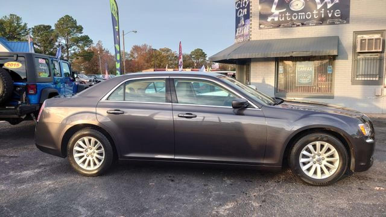 2013 Chrysler 300 VIN 2C3CCAAG2DH647480 photo 1