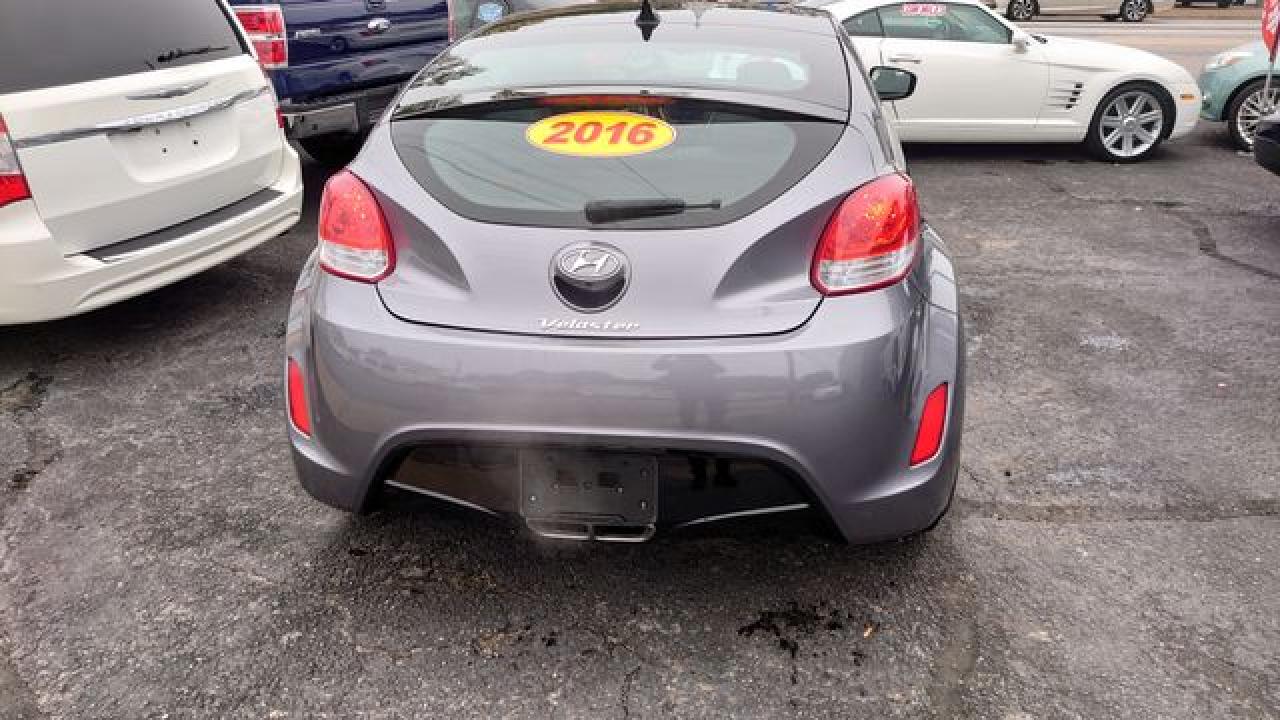 2016 Hyundai Veloster VIN KMHTC6AD8GU304376 photo 4