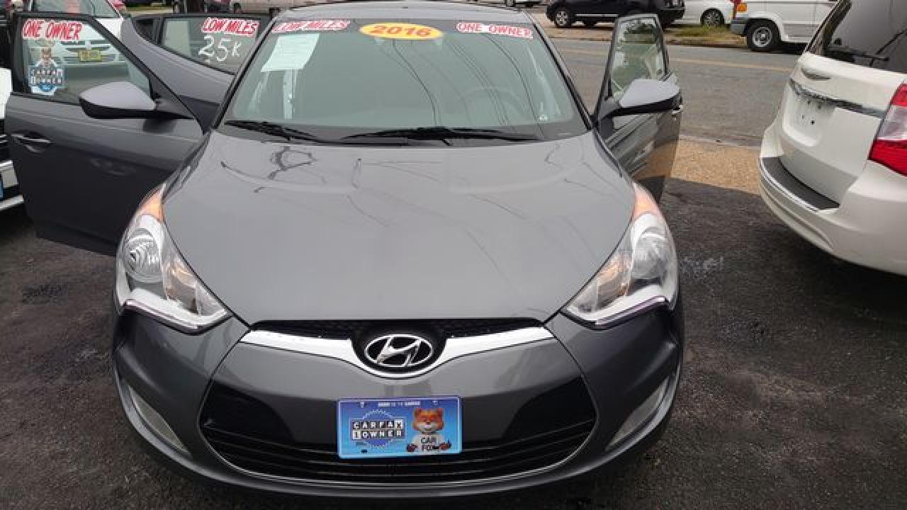 2016 Hyundai Veloster VIN KMHTC6AD8GU304376 photo 2