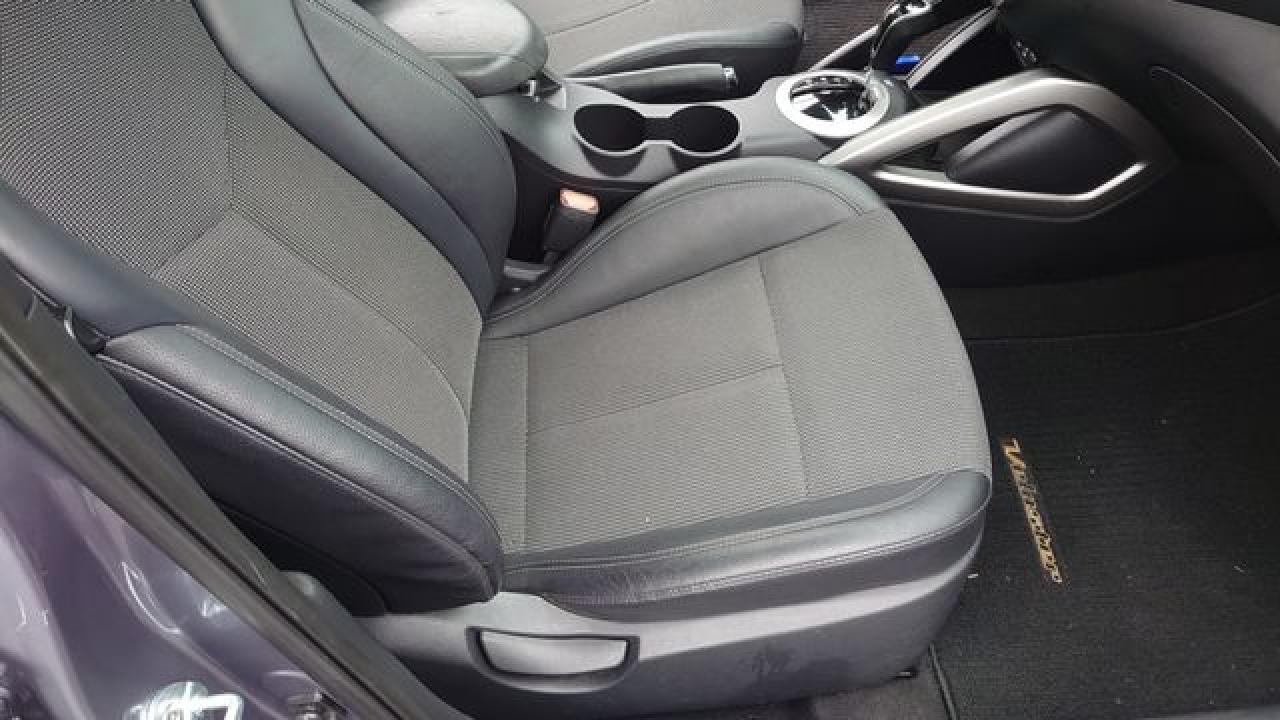 2016 Hyundai Veloster VIN KMHTC6AD8GU304376 photo 9