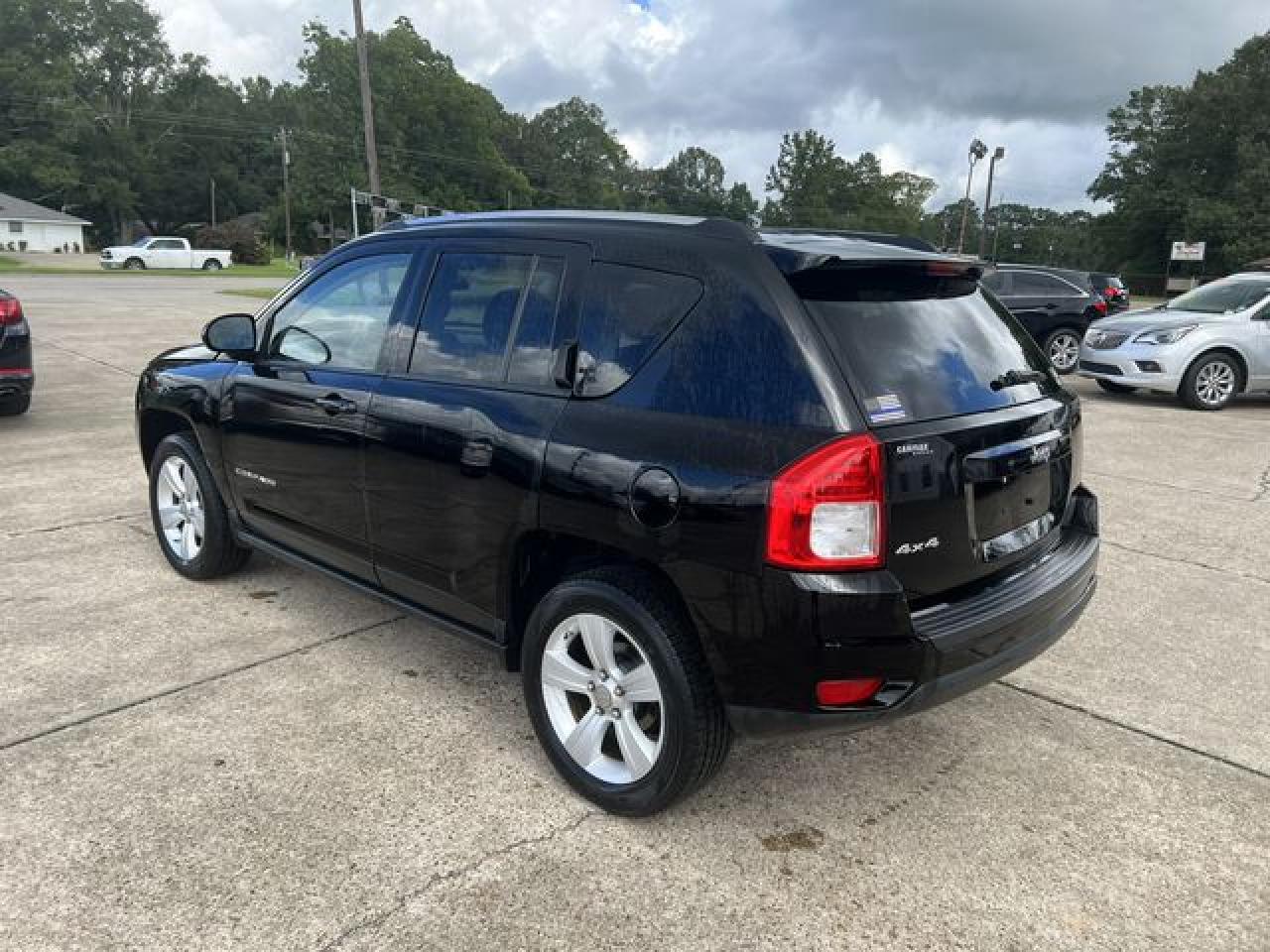 2012 Jeep Compass VIN 1C4NJDBB6CD661926 photo 2