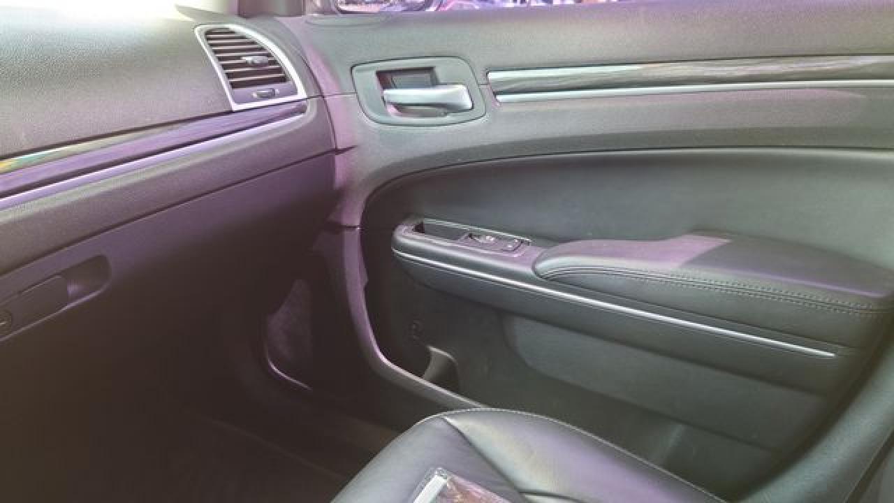 2018 Chrysler 300 VIN 2C3CCAAG5JH191244 photo 10