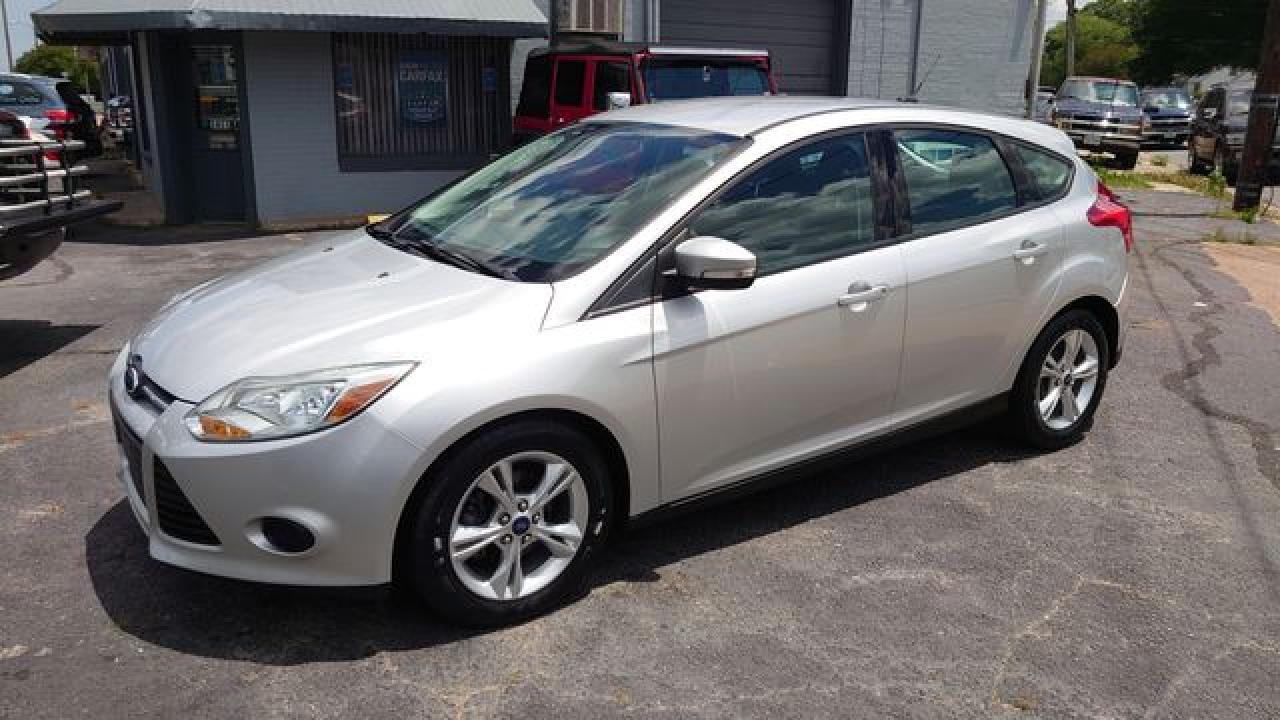 2014 Ford Focus VIN 1FADP3K29EL368878 photo 1