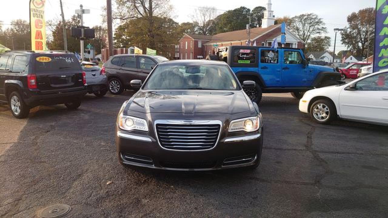 2013 Chrysler 300 VIN 2C3CCAAG2DH647480 photo 5