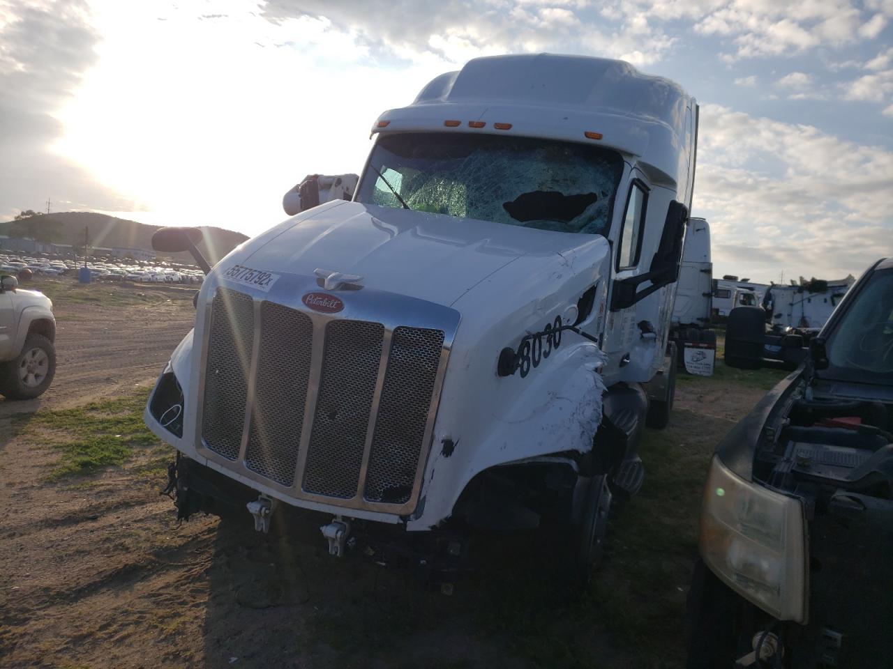 2020 PETERBILT 579 VIN 1XPBD49XXLD709194 photo 2