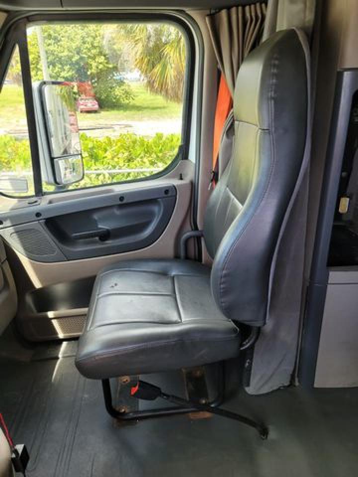 2013 FREIGHTLINER CASCADIA 125 VIN 1FUJGLBG3DLFE6783 photo 6