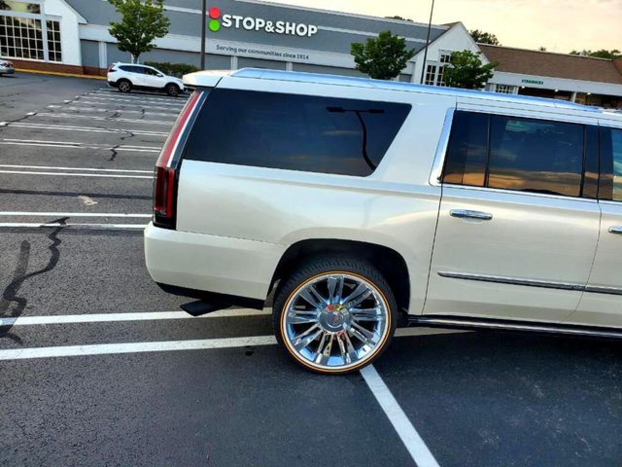 2016 Cadillac Escalade VIN 1GYS3KKJ1GR375199 photo 10