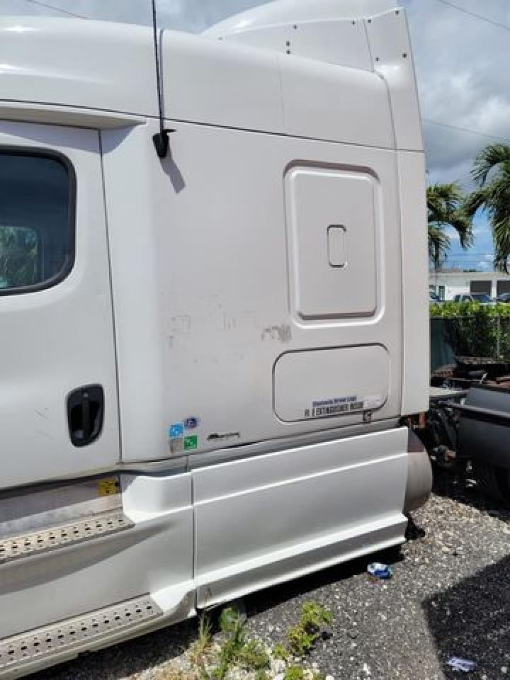 2013 FREIGHTLINER CASCADIA 125 VIN 1FUJGLBG3DLFE6783 photo 4