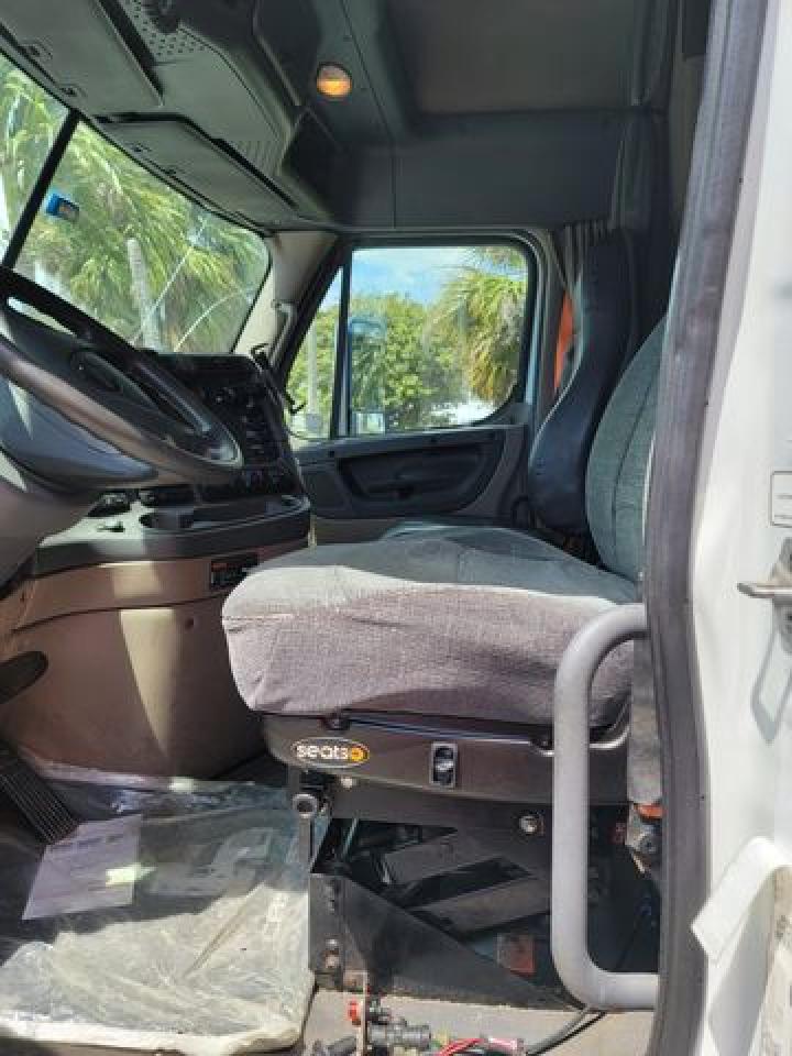2013 FREIGHTLINER CASCADIA 125 VIN 1FUJGLBG3DLFE6783 photo 9