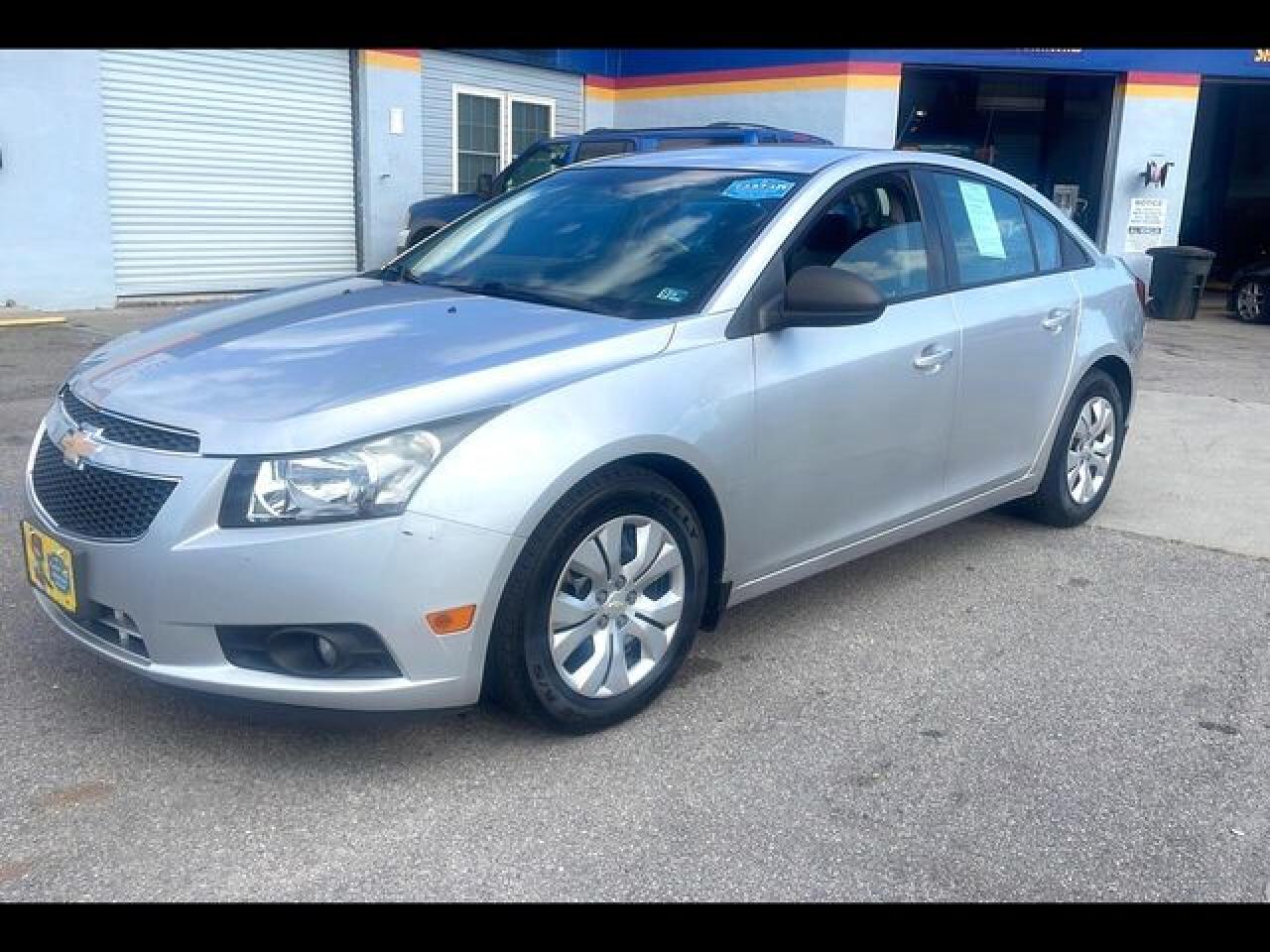 2013 Chevrolet Cruze VIN 1G1PA5SG8D7293669 photo 1