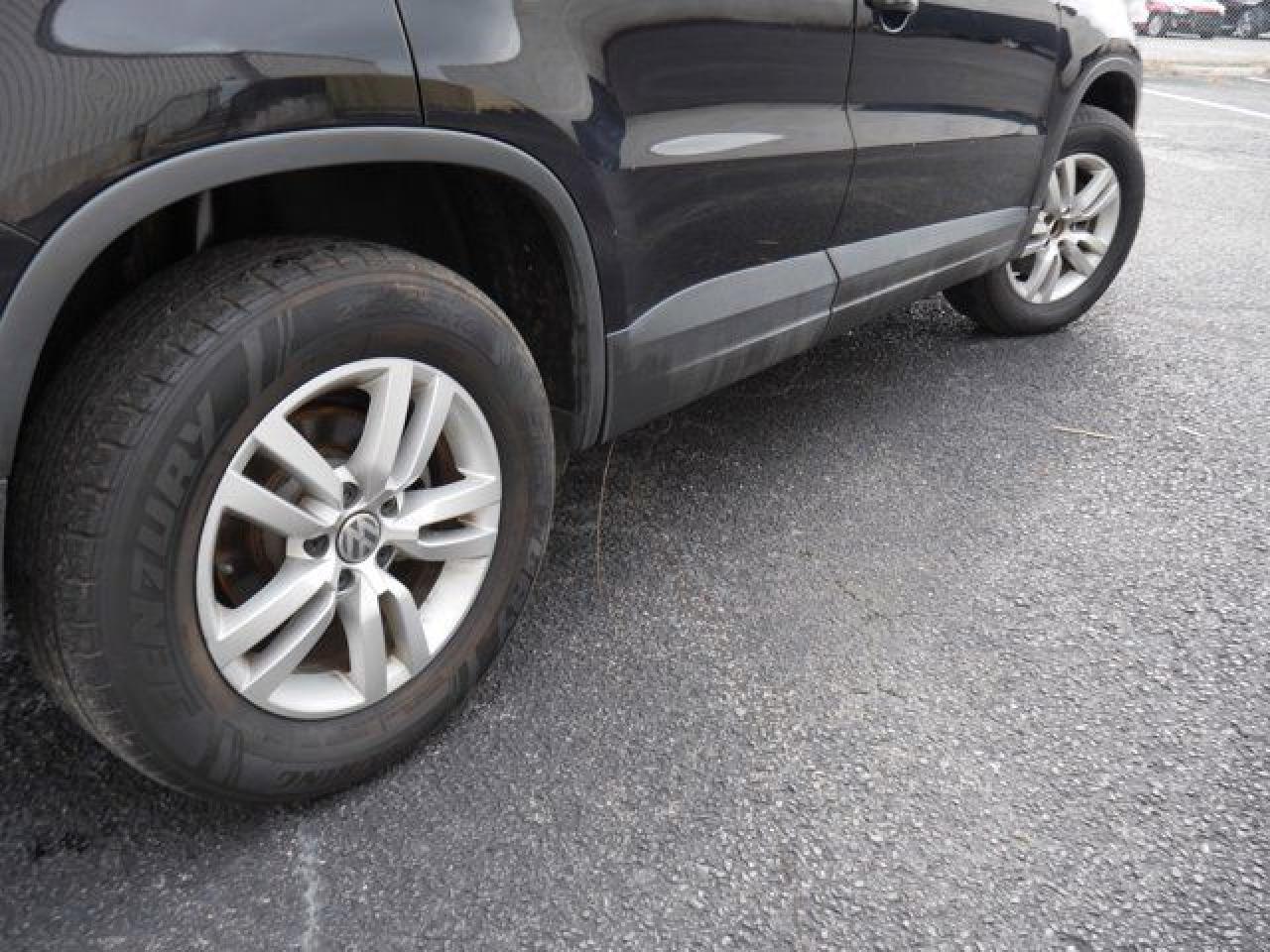 2016 Volkswagen Tiguan VIN WVGAV7AX0GW520003 photo 10