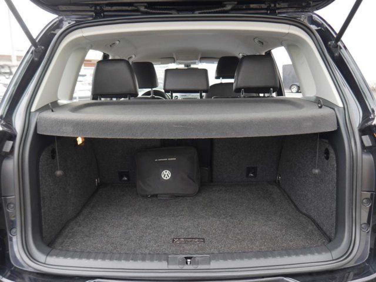 2016 Volkswagen Tiguan VIN WVGAV7AX0GW520003 photo 11