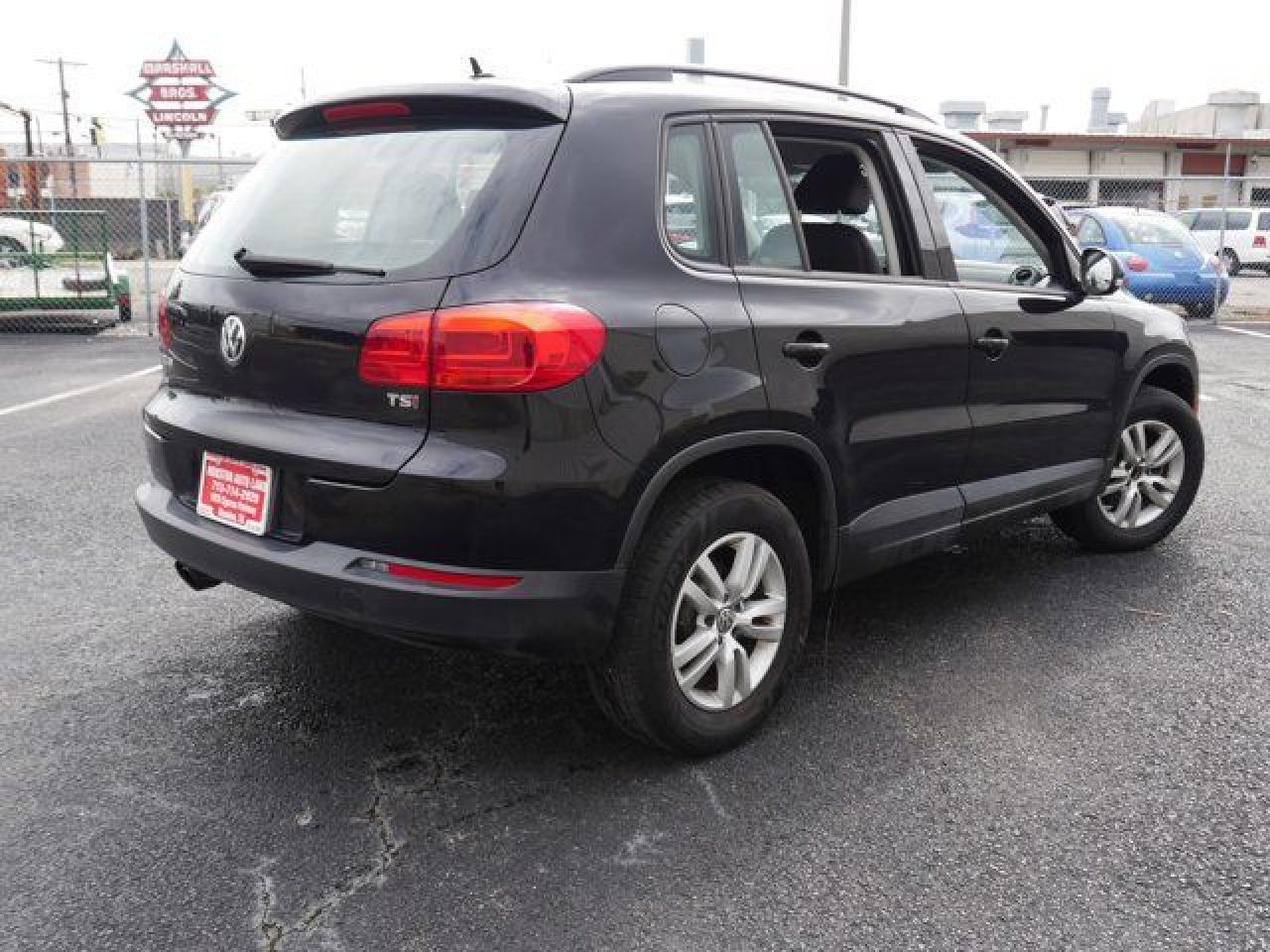 2016 Volkswagen Tiguan VIN WVGAV7AX0GW520003 photo 5