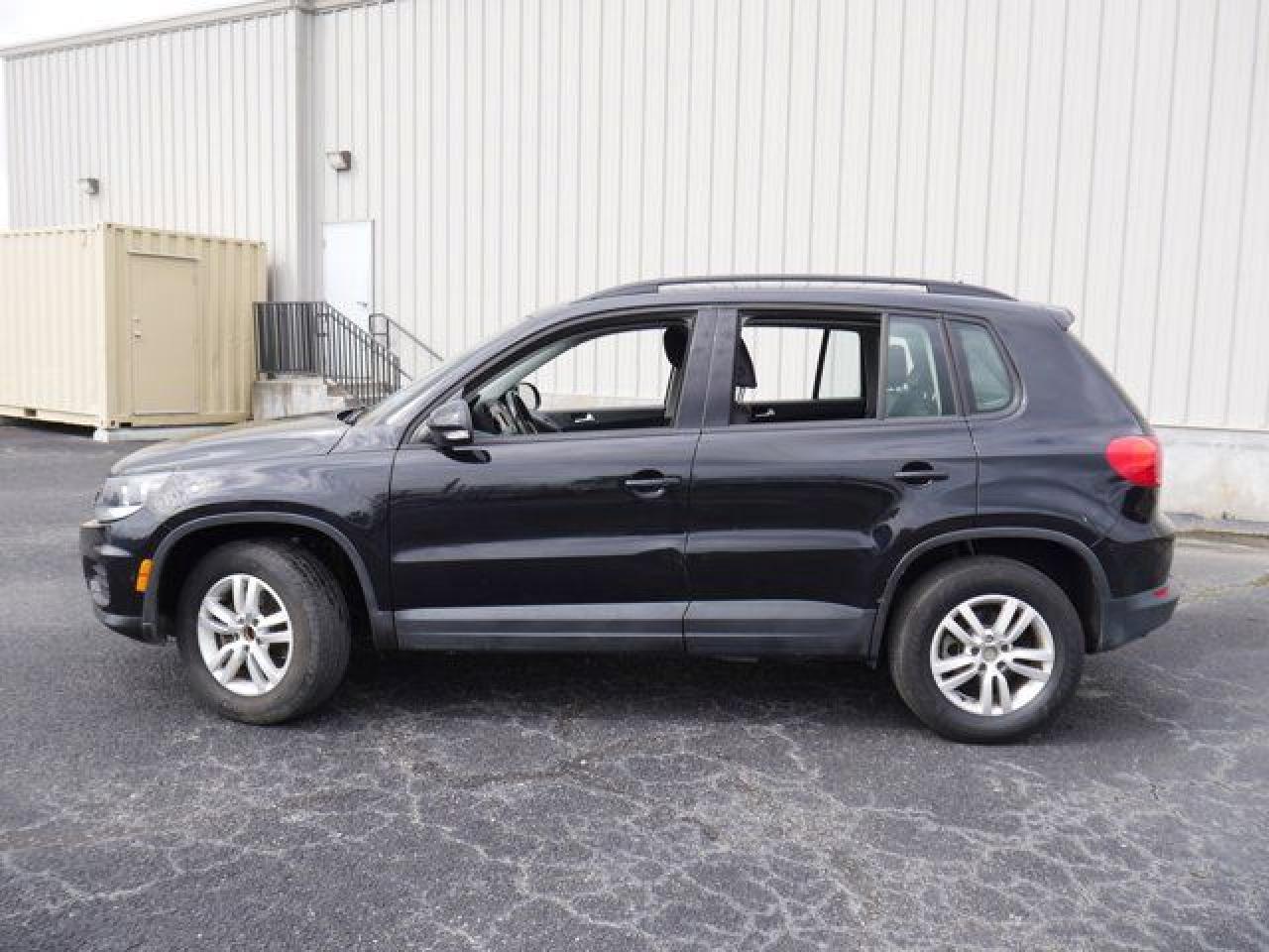 2016 Volkswagen Tiguan VIN WVGAV7AX0GW520003 photo 8