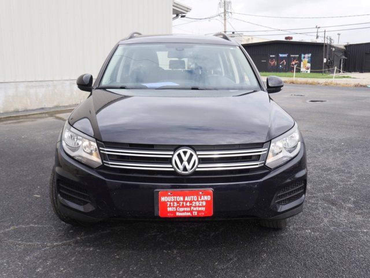 2016 Volkswagen Tiguan VIN WVGAV7AX0GW520003 photo 2