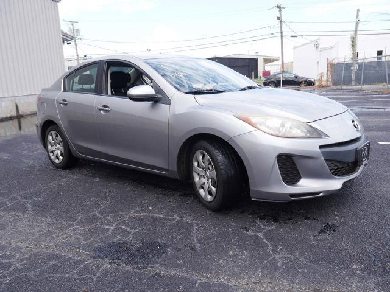 2012 Mazda 3 VIN JM1BL1UG1C1572786 photo 3