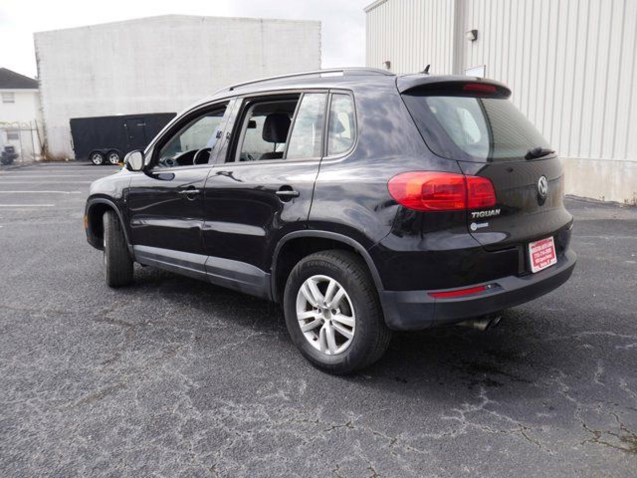 2016 Volkswagen Tiguan VIN WVGAV7AX0GW520003 photo 7