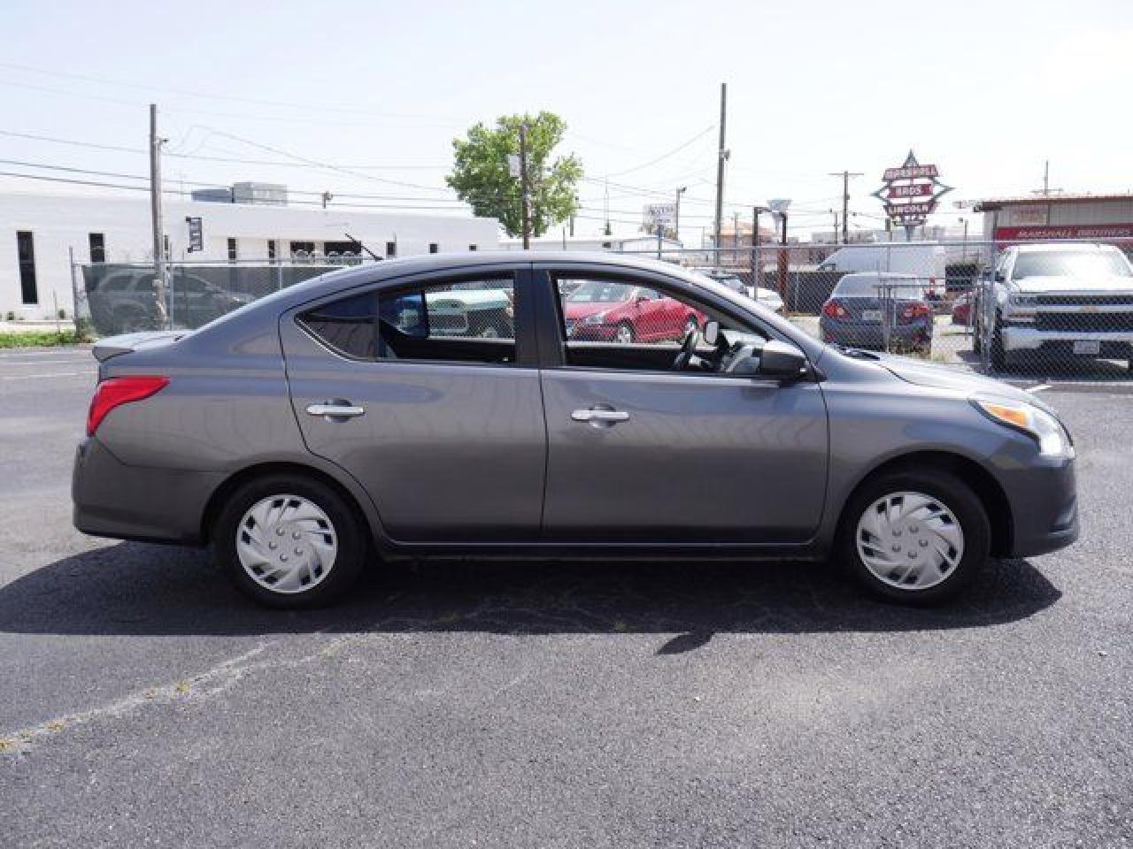 2017 Nissan Versa VIN 3N1CN7AP9HL835745 photo 4