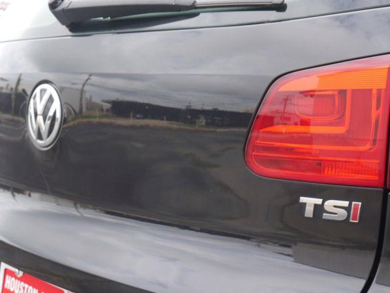 2016 Volkswagen Tiguan VIN WVGAV7AX0GW520003 photo 12