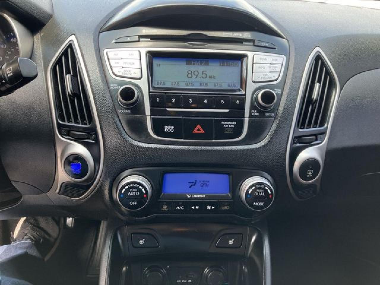 2013 Hyundai Tucson VIN KM8JU3AC7DU692822 photo 2