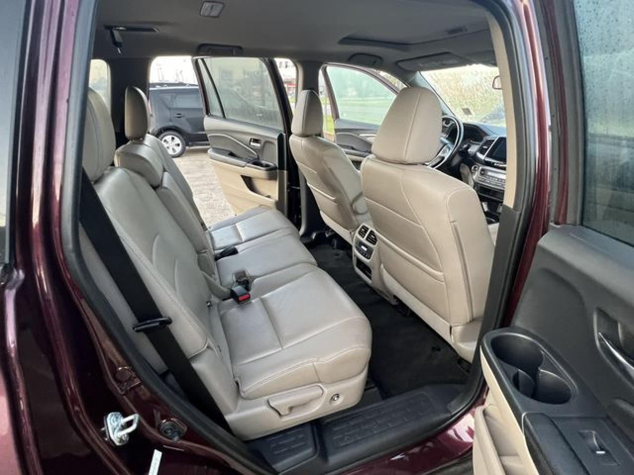 2016 Honda Pilot VIN 5FNYF5H59GB031063 photo 10