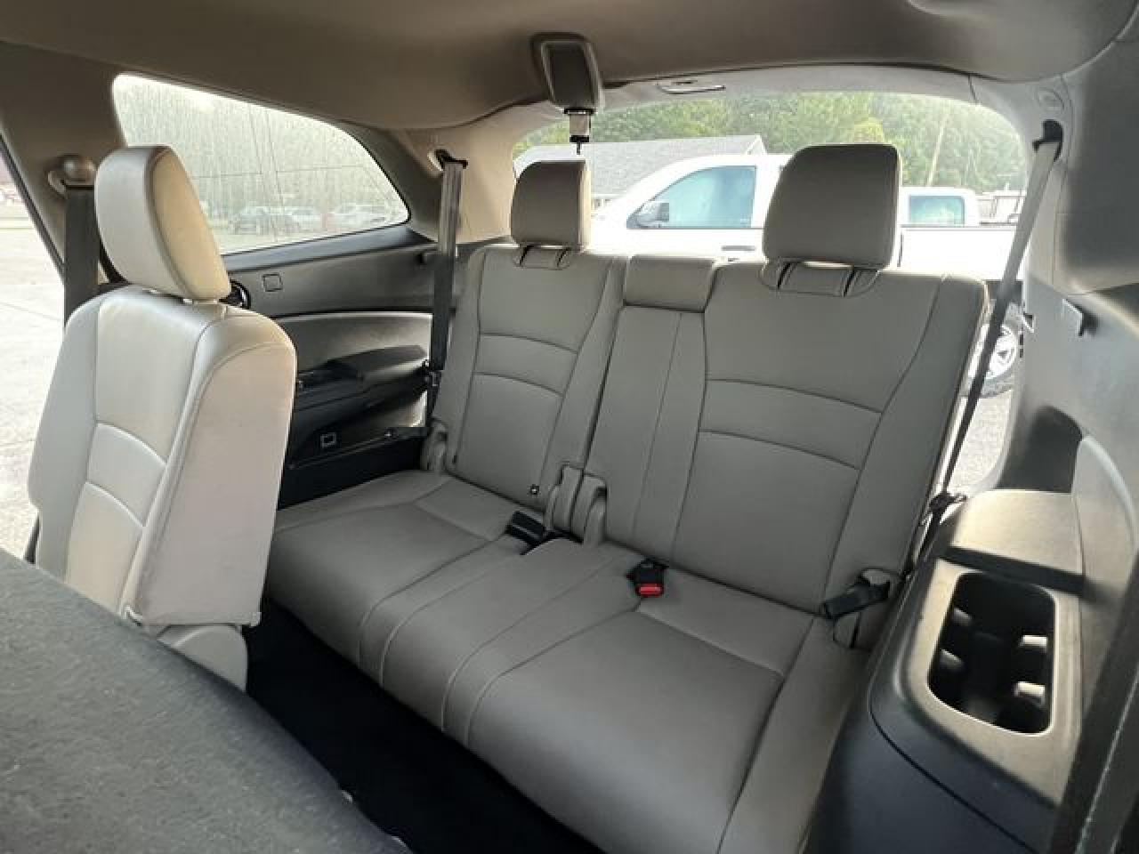 2016 Honda Pilot VIN 5FNYF5H59GB031063 photo 8