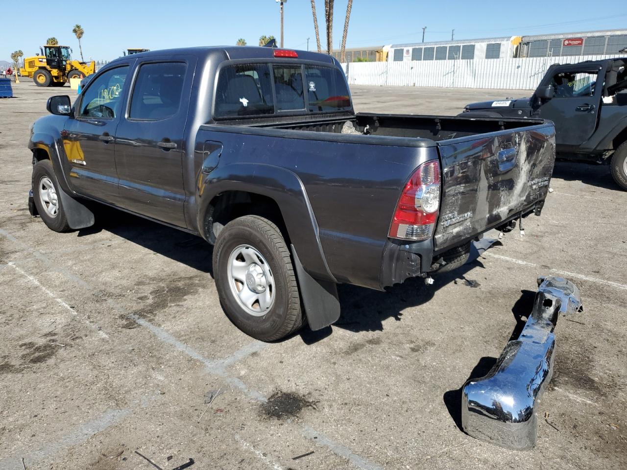 2015 TOYOTA Tacoma VIN 3TMJU4GN2FM187054 photo 3