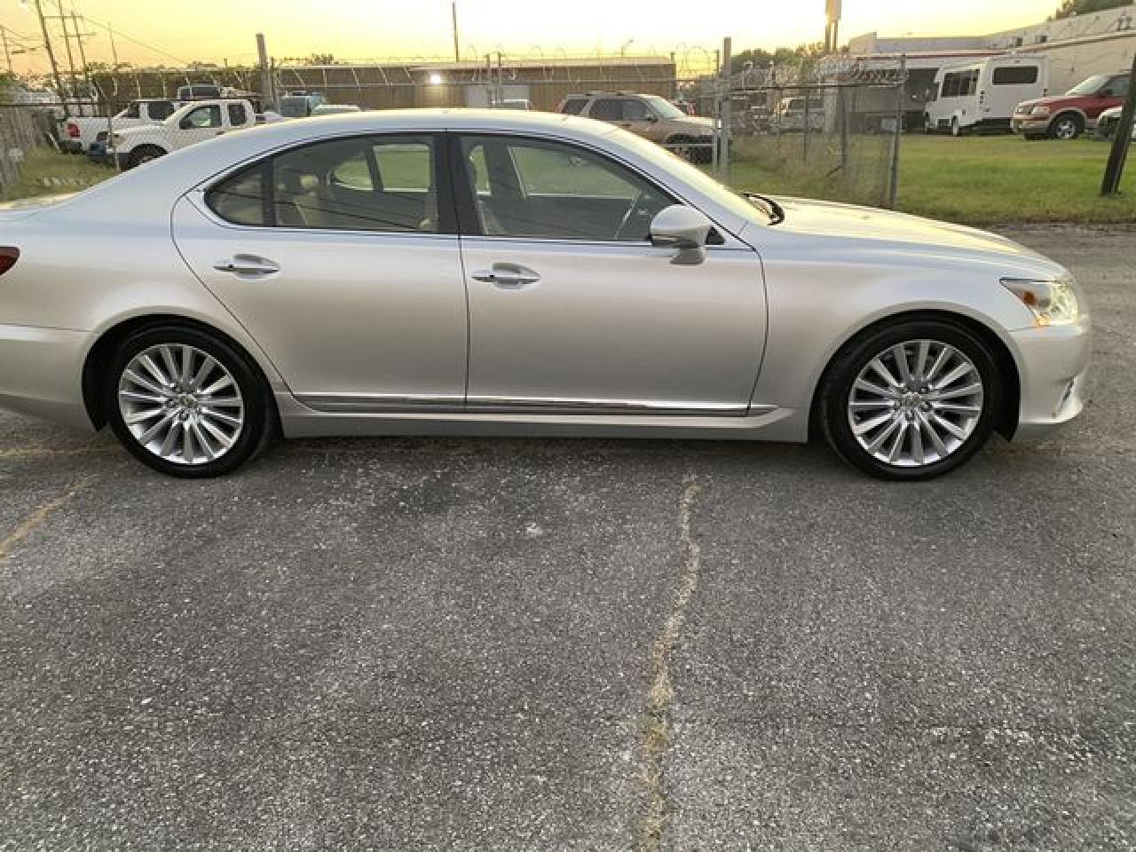 2013 Lexus Ls 460 VIN JTHBL5EF4D5118795 photo 4