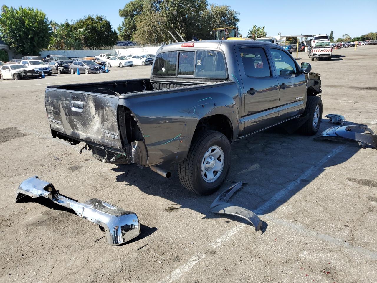2015 TOYOTA Tacoma VIN 3TMJU4GN2FM187054 photo 4