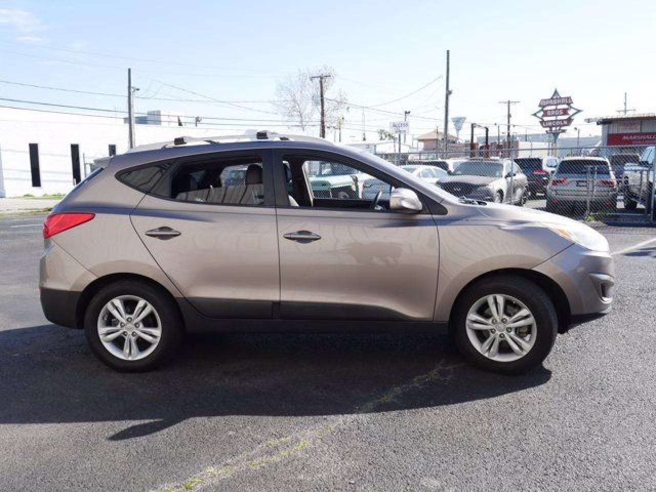 2012 Hyundai Tucson VIN KM8JU3AC5CU422583 photo 4