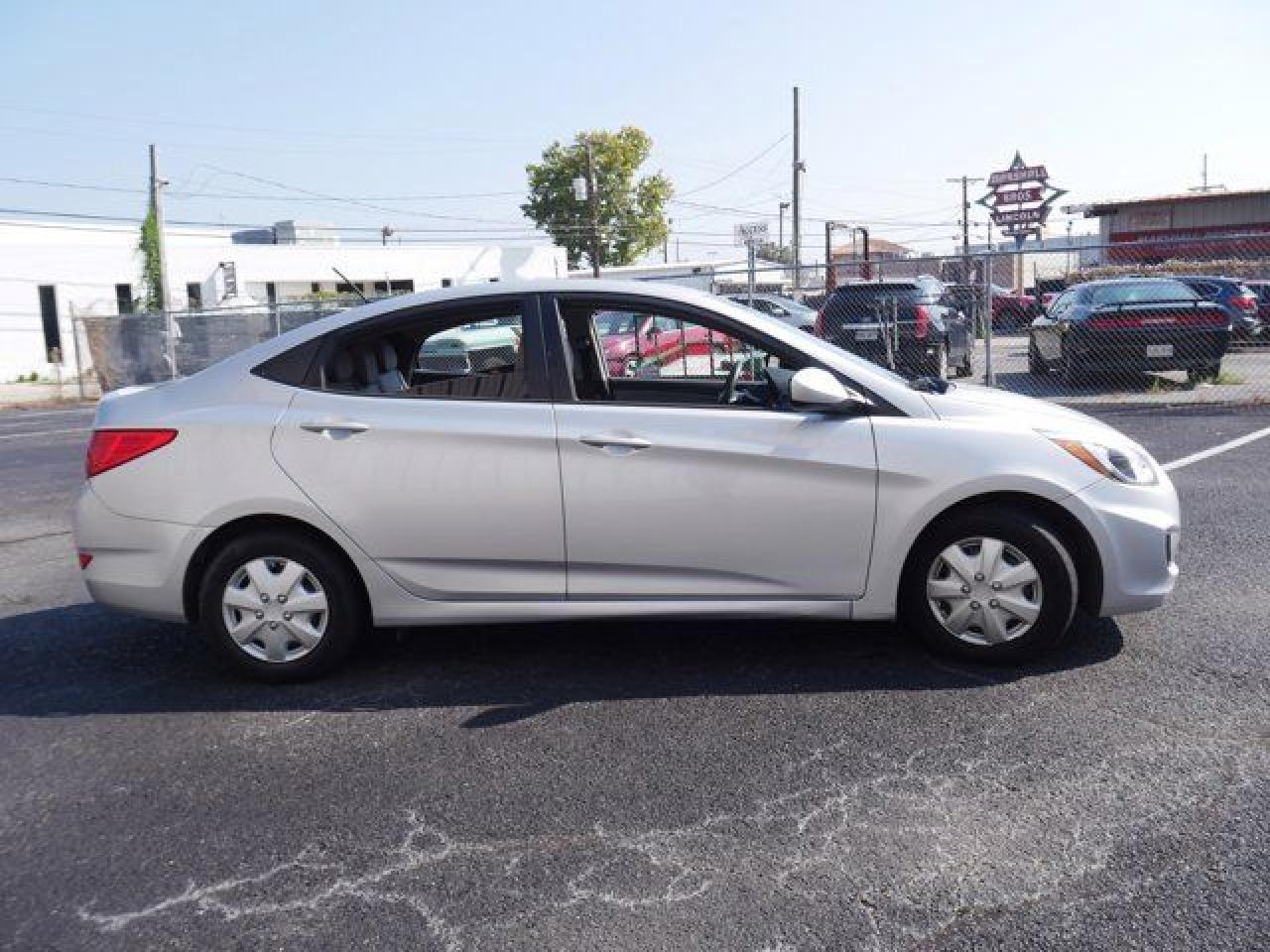 2016 Hyundai Accent VIN KMHCT4AE7GU999477 photo 4