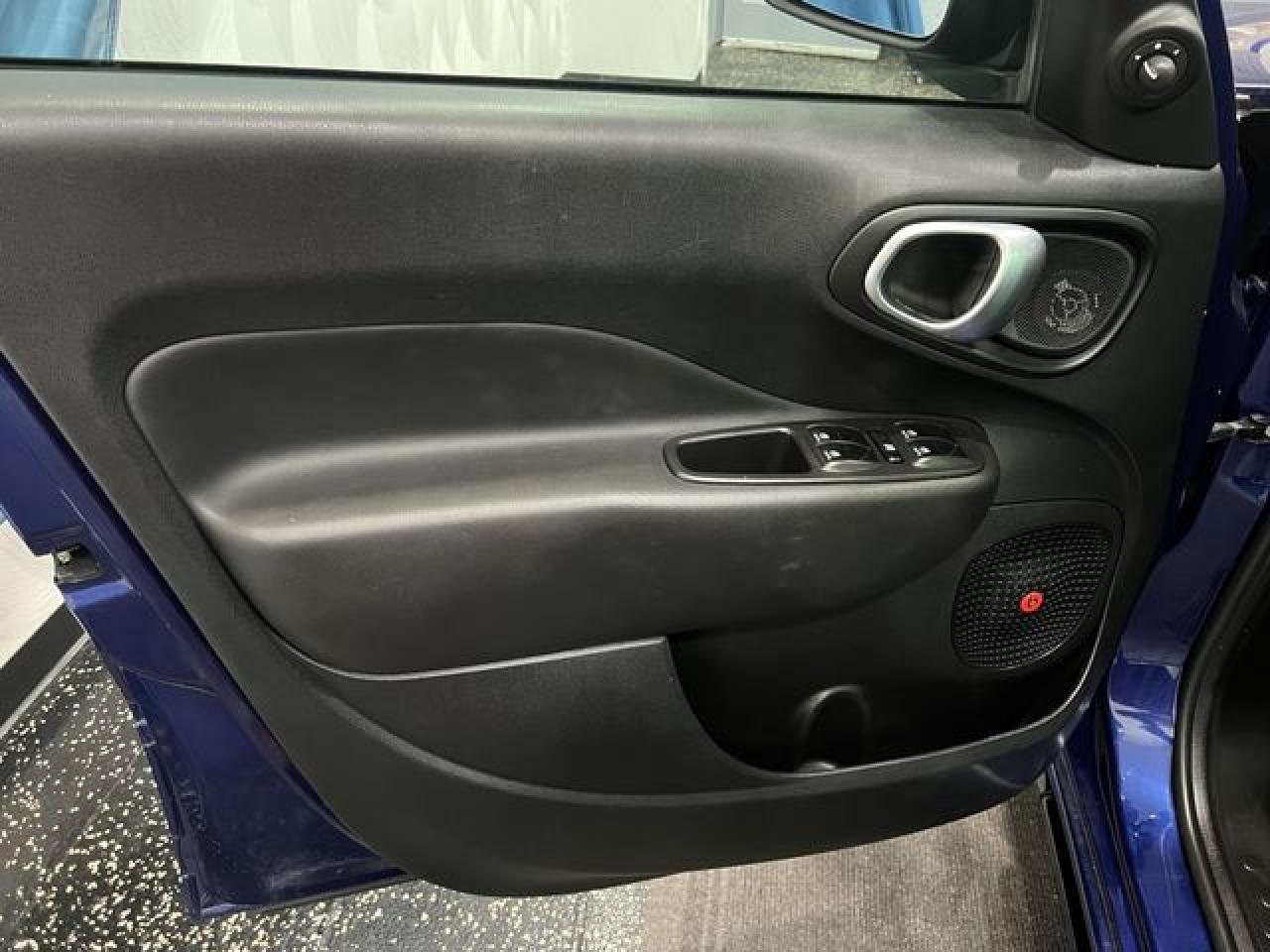 2016 Fiat 500l VIN ZFBCFADH0GZ038256 photo 10