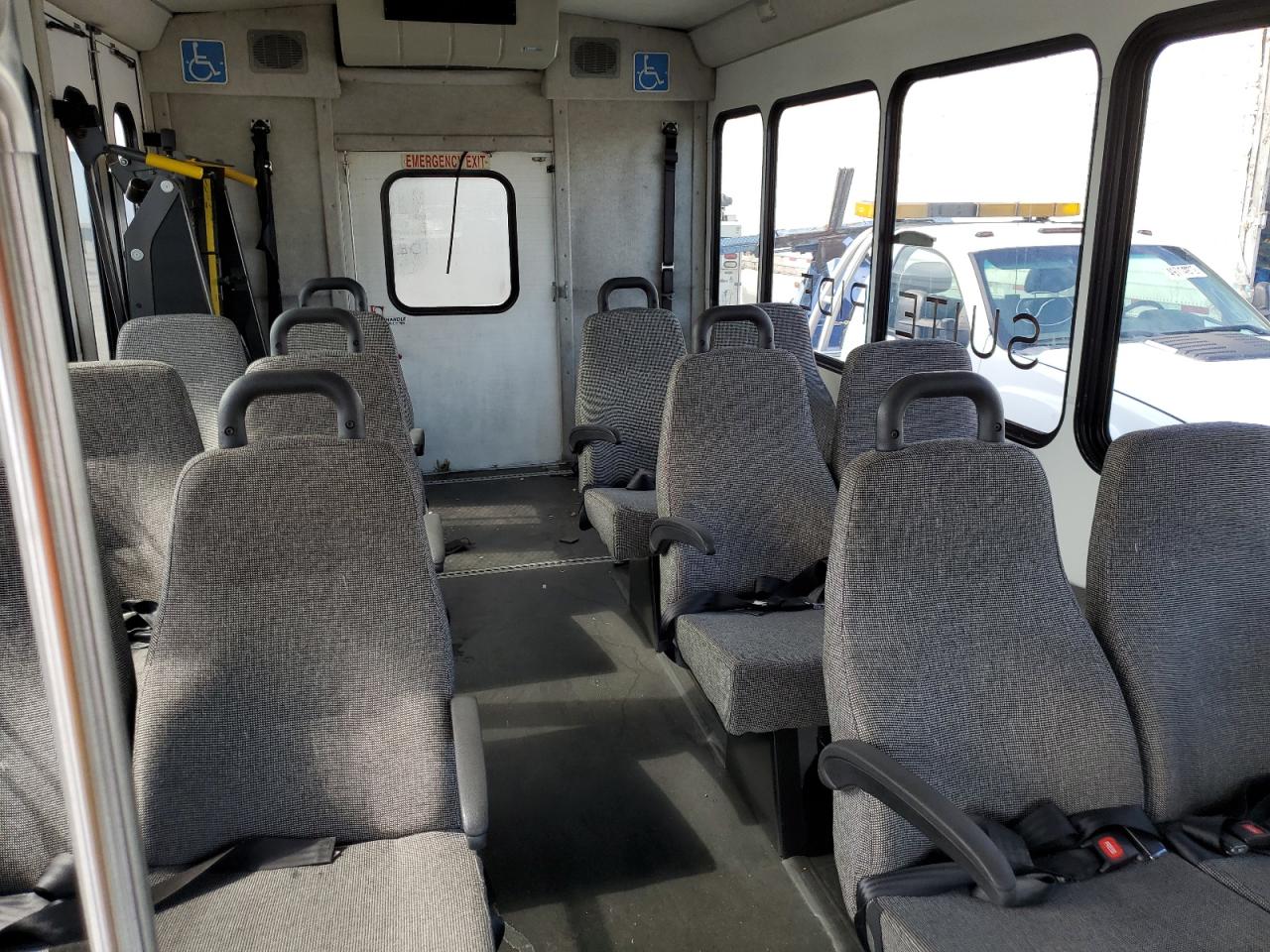 2017 FORD Econoline van VIN 1FDEE3FS5HDC19313 photo 6