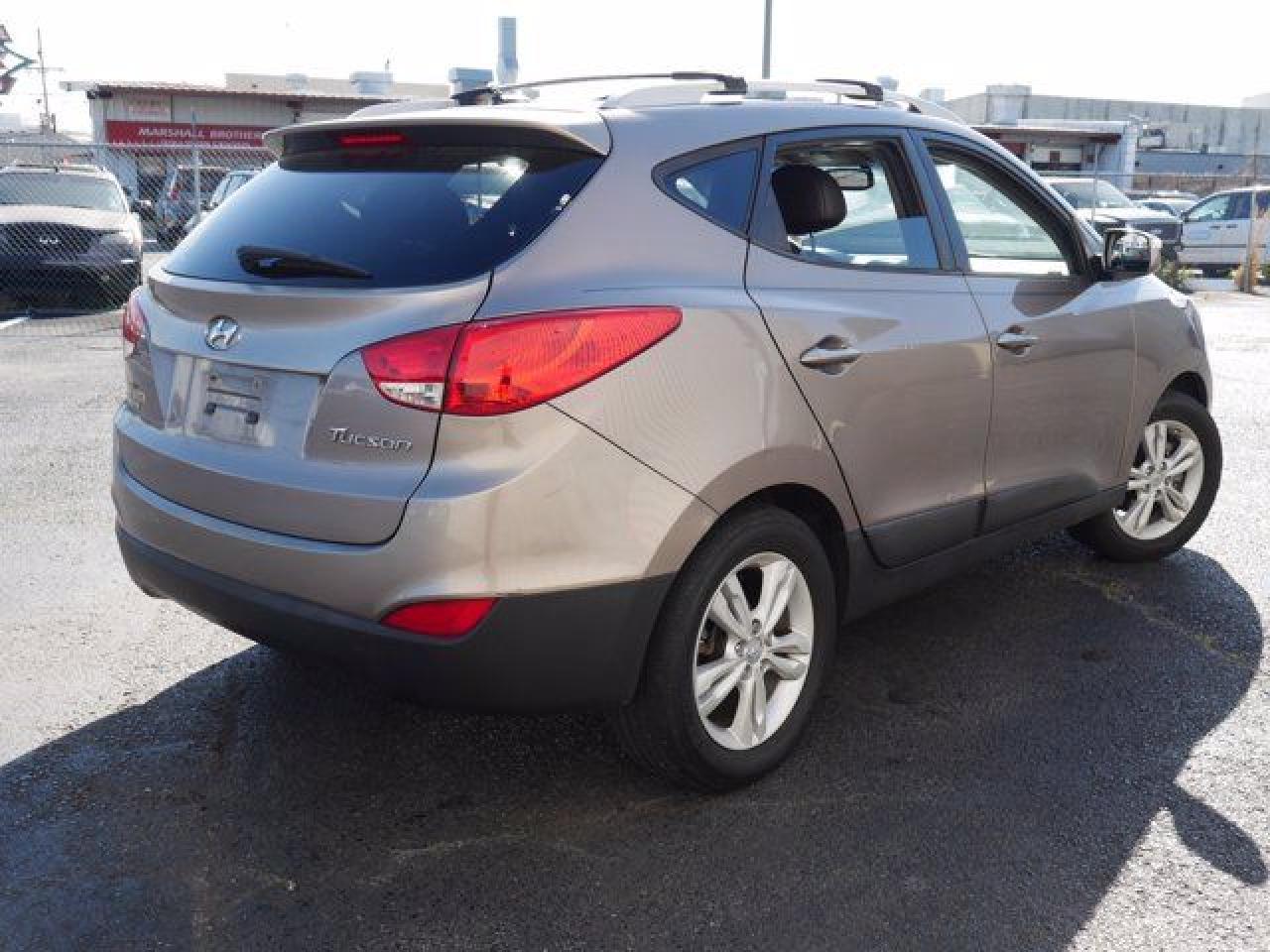 2012 Hyundai Tucson VIN KM8JU3AC5CU422583 photo 5