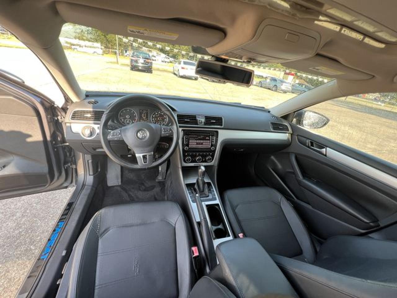 2012 Volkswagen Passat VIN 1VWBH7A37CC108327 photo 10