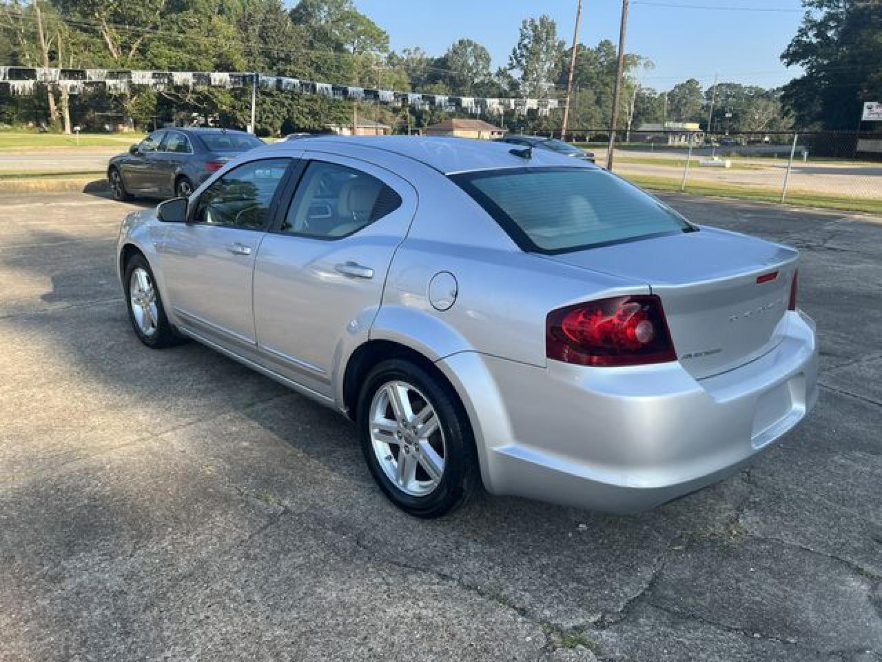 2012 Dodge Avenger VIN 1C3CDZCB8CN163462 photo 2