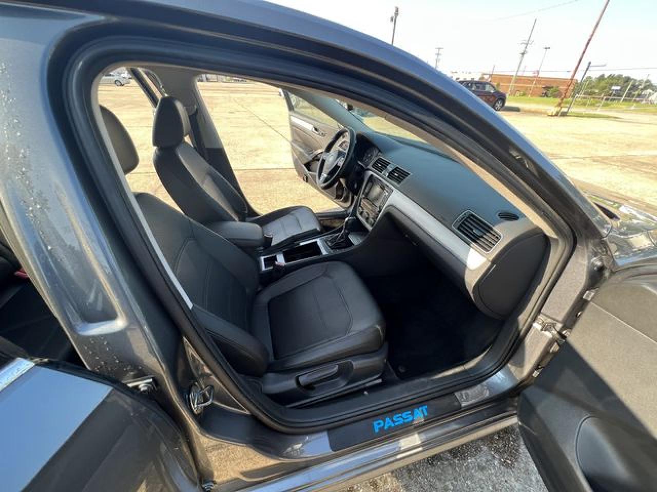 2012 Volkswagen Passat VIN 1VWBH7A37CC108327 photo 9