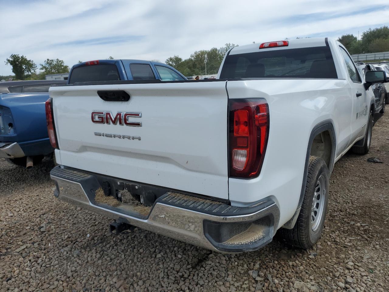 2022 GMC SIERRA VIN 3GTNHAEK5NG528280 photo 4
